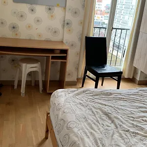 Séjour chez l'habitant Chambre Spacieuse Et Confortable Il Y A Un Ascenseur Et Idealement Situe, Choisy-le-Roi